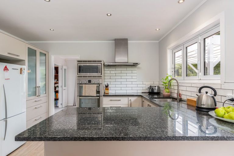 Photo of property in 18 Greyfriars Crescent, Tawa, Wellington, 5028