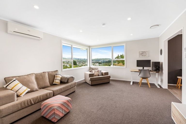Photo of property in 6 Gaff Place, Whitby, Porirua, 5024