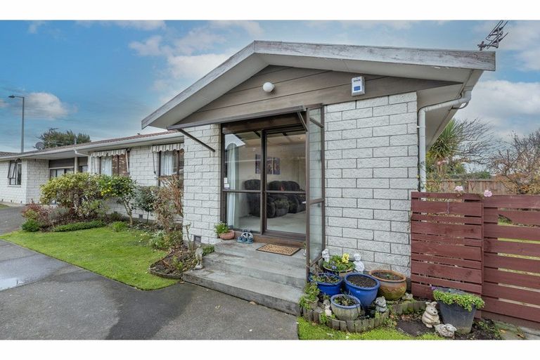 Photo of property in 1/40 Sarabande Avenue, Redwood, Christchurch, 8051
