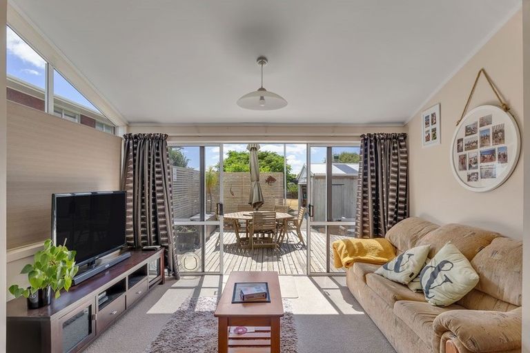 Photo of property in 9 Sackville Street, Fitzroy, New Plymouth, 4312
