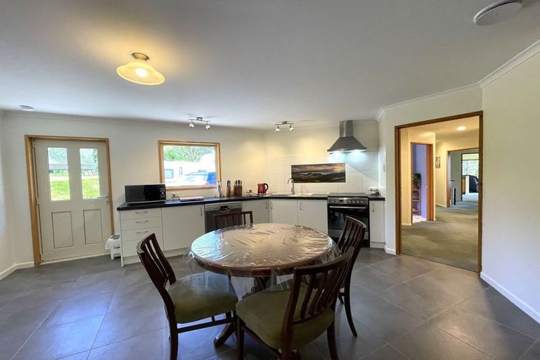 Photo of property in 205 Sunflower Road, Balclutha, 9274