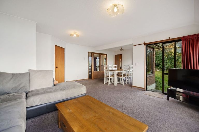 Photo of property in 68 Wynyard Crescent, Fernhill, Queenstown, 9300