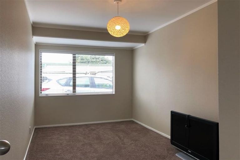Photo of property in 22 Sturges Road, Henderson, Auckland, 0612
