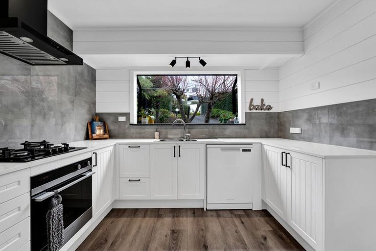 Photo of property in 23b Veale Road, Frankleigh Park, New Plymouth, 4310