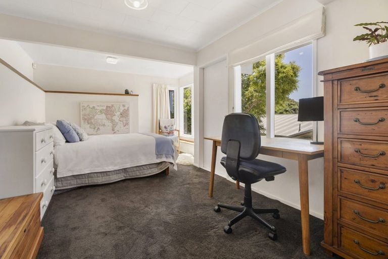 Photo of property in 58 Homewood Crescent, Karori, Wellington, 6012