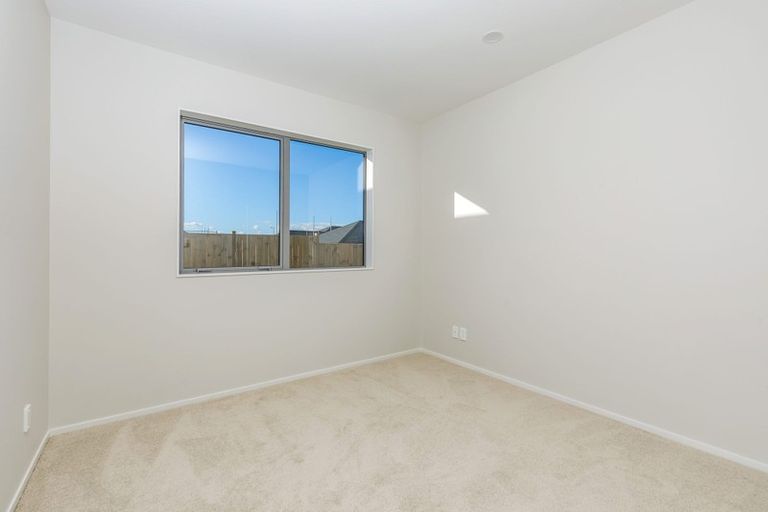 Photo of property in 8 Moemoea Avenue, Kumeu, 0810
