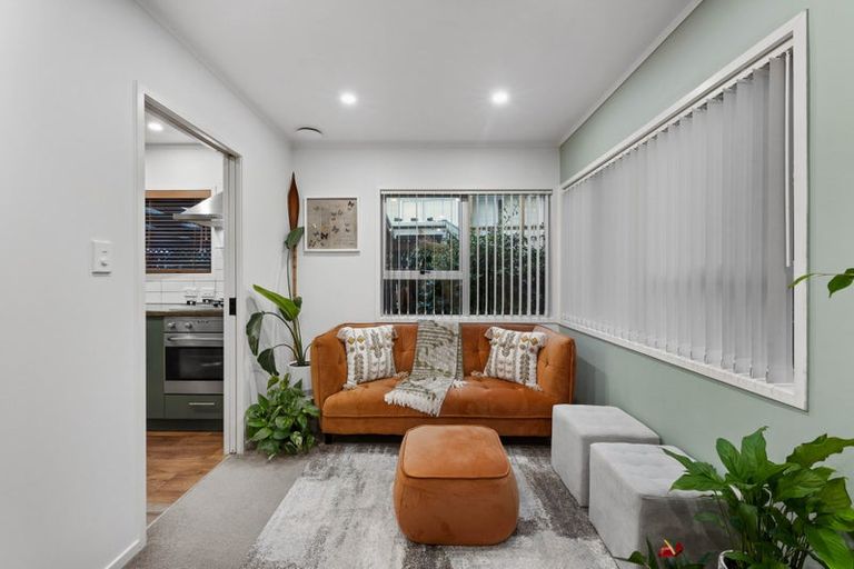 Photo of property in 24 Beauchamp Drive, Massey, Auckland, 0614