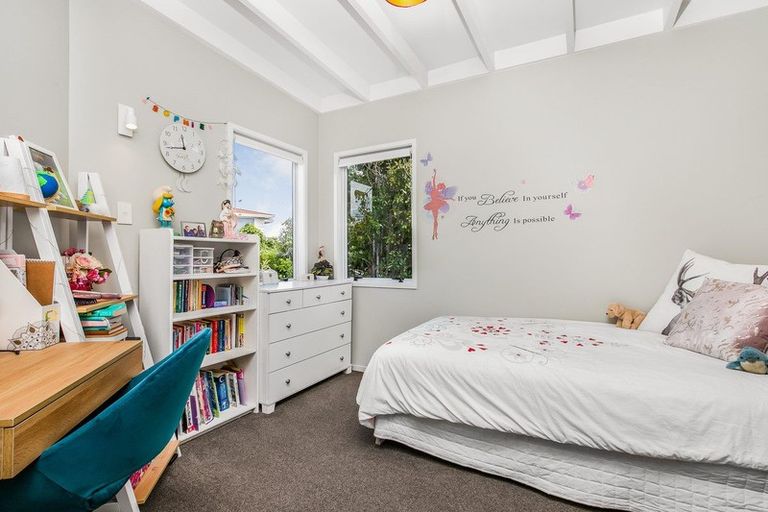 Photo of property in 10a Currey Crescent, Milford, Auckland, 0620