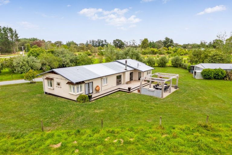 Photo of property in 122 Cross Line, Morison Bush, Greytown, 5794