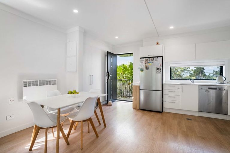 Photo of property in 2/141 Wallace Road, Mangere Bridge, Auckland, 2022