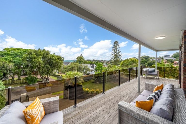 Photo of property in 3 Trident Place, Shelly Park, Auckland, 2014