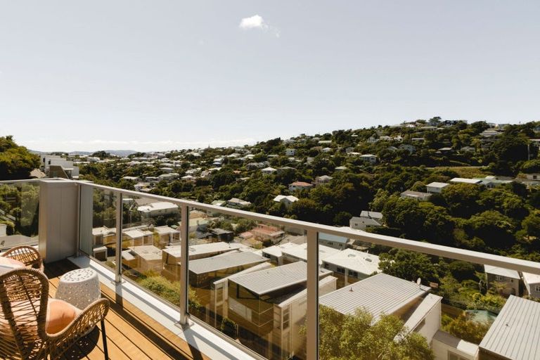 Photo of property in 6/69 Tiketike Way, Brooklyn, Wellington, 6021