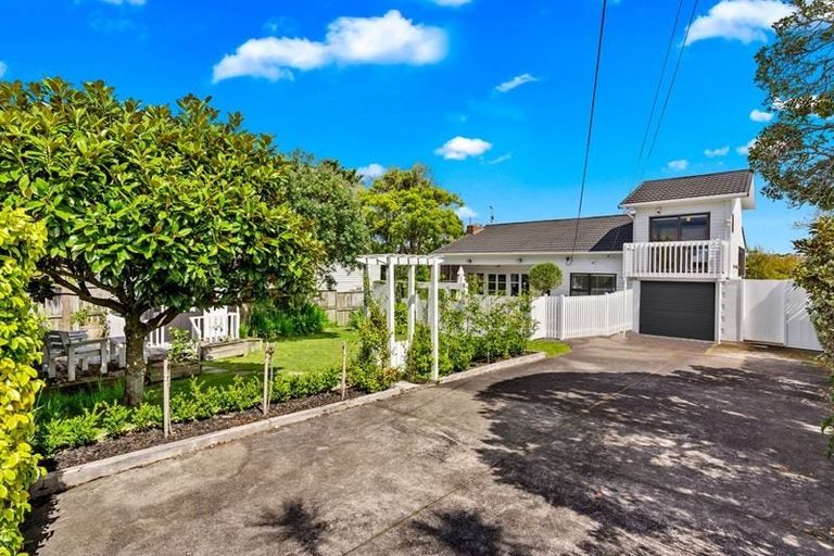 Photo of property in 11d Trinidad Road, Sunnynook, Auckland, 0620