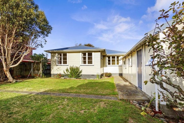 Photo of property in 83 Oxford Street, Tawa, Wellington, 5028
