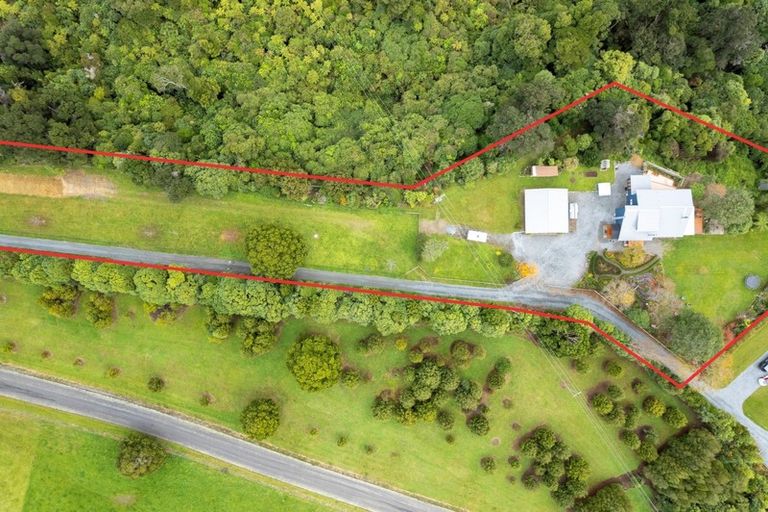 Photo of property in 61 Twin Lakes Road, Te Marua, Upper Hutt, 5018