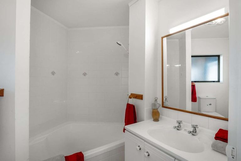 Photo of property in 1/114 The Circle, Manly, Whangaparaoa, 0930