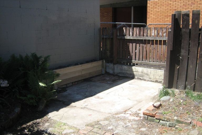 Photo of property in 16 Howe Street, North Dunedin, Dunedin, 9016