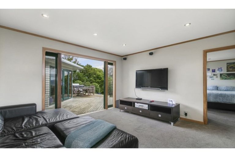 Photo of property in 204 Miromiro Road, Normandale, Lower Hutt, 5010