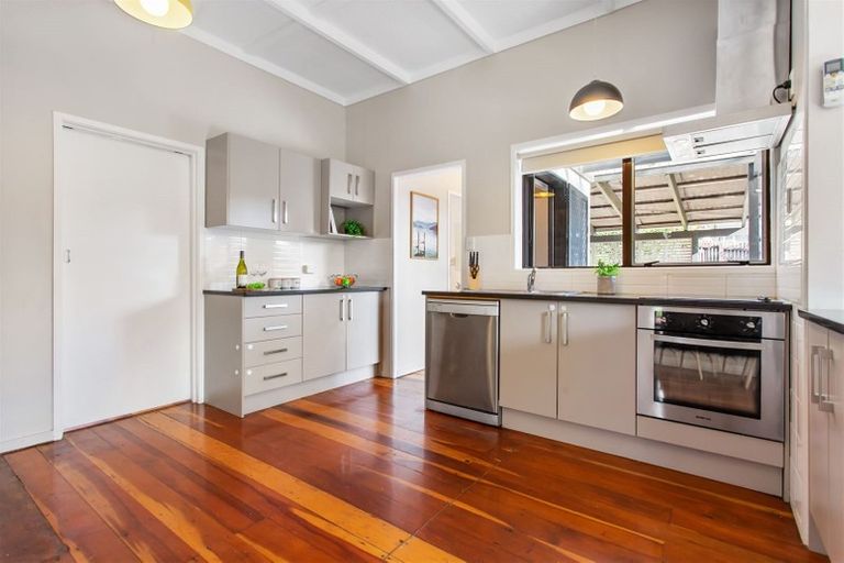 Photo of property in 1/16 Reeves Road, Pakuranga, Auckland, 2010