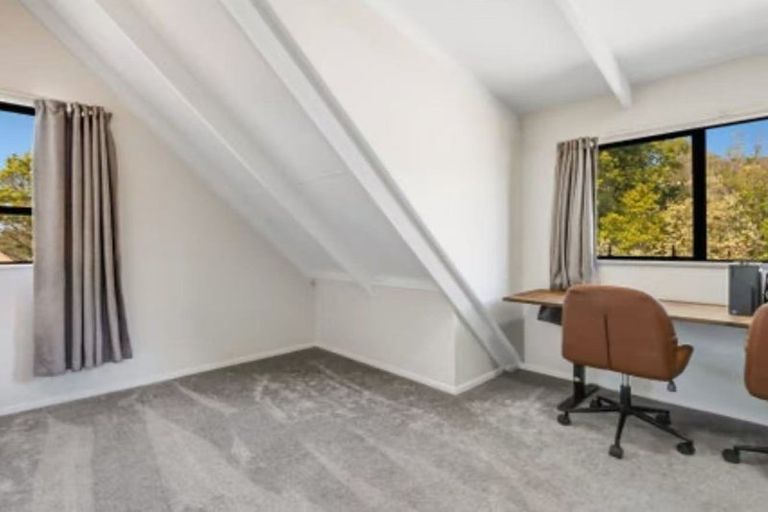 Photo of property in 14 Mallard Place, Unsworth Heights, Auckland, 0632