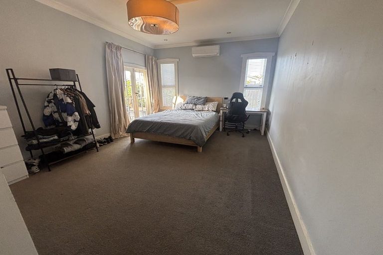Photo of property in 2b Neil Avenue, Te Atatu Peninsula, Auckland, 0610