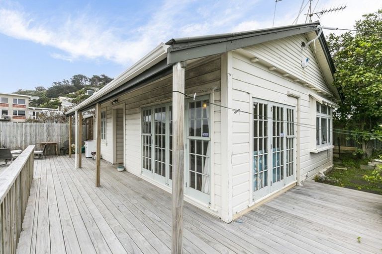 Photo of property in 2 Naughton Terrace, Kilbirnie, Wellington, 6022