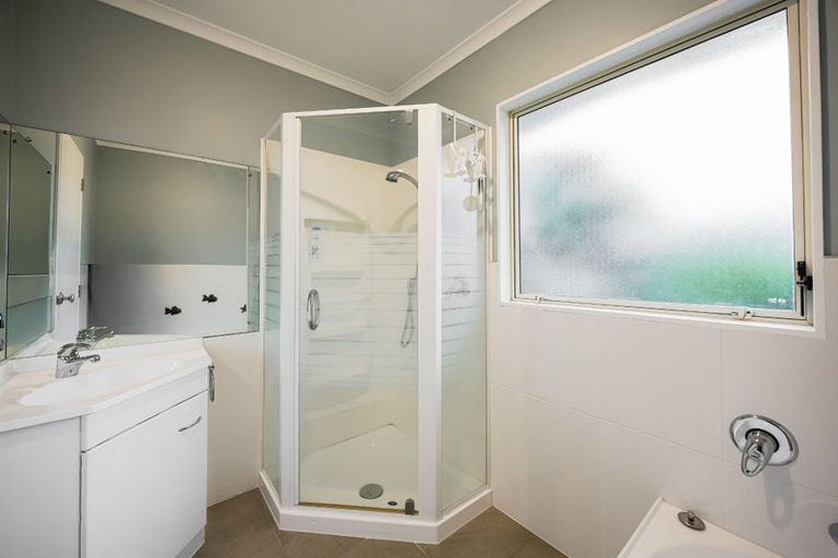Photo of property in 30 Roberta Crescent, Orewa, 0931