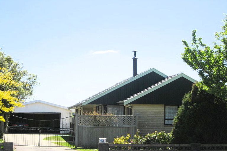 Photo of property in 49 Farquhars Road, Redwood, Christchurch, 8051