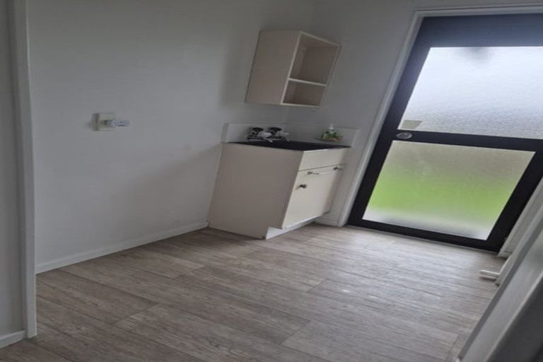 Photo of property in 1/26 Compass Place, Te Atatu Peninsula, Auckland, 0610