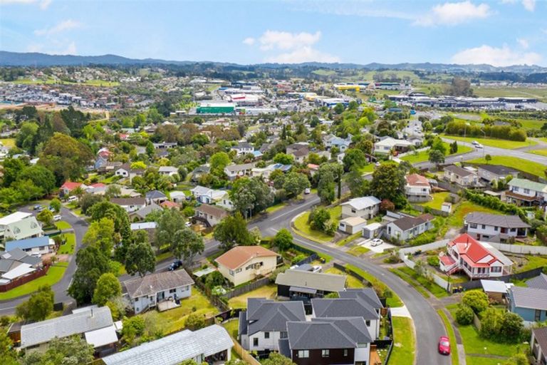 Photo of property in 5b Woodhouse Place, West Harbour, Auckland, 0618