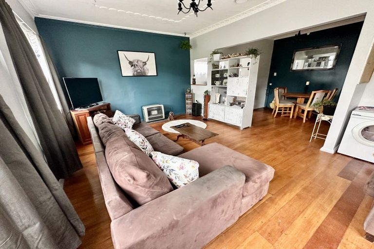 Photo of property in 12 Douglas Street, Hawera, 4610