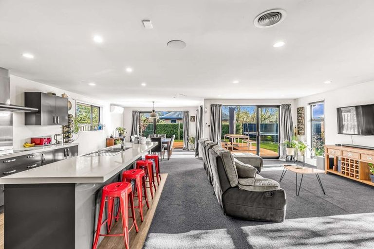 Photo of property in 8 Stonebridge Lane, Oxford, 7430