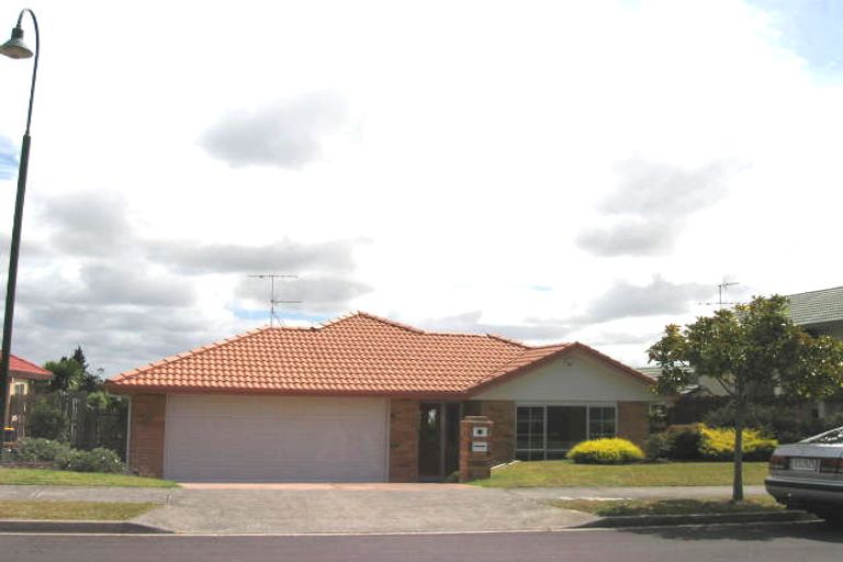 Photo of property in 21 Lorikeet Place, Unsworth Heights, Auckland, 0632