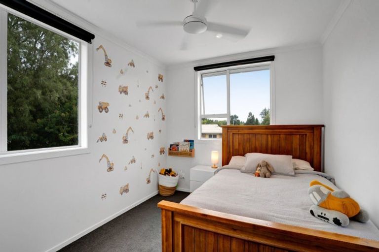 Photo of property in 15 Kowhai Street, Strandon, New Plymouth, 4312