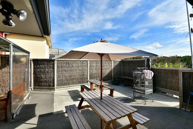 Photo of property in 8 Roberta Crescent, Orewa, 0931