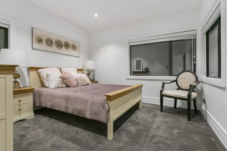 Photo of property in 2/92 Churchill Road, Murrays Bay, Auckland, 0630