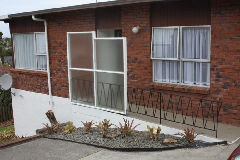 Photo of property in 2/181 Forrest Hill Road, Forrest Hill, Auckland, 0620