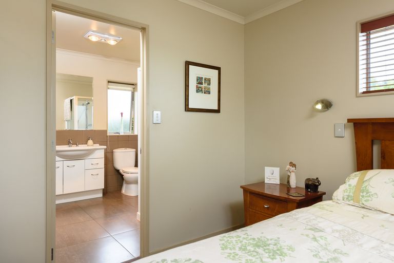Photo of property in 21 Roger Guy Place, Welcome Bay, Tauranga, 3175