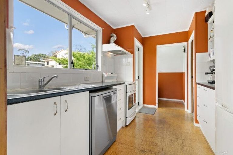 Photo of property in 30 Waari Avenue, Sunnyvale, Auckland, 0612