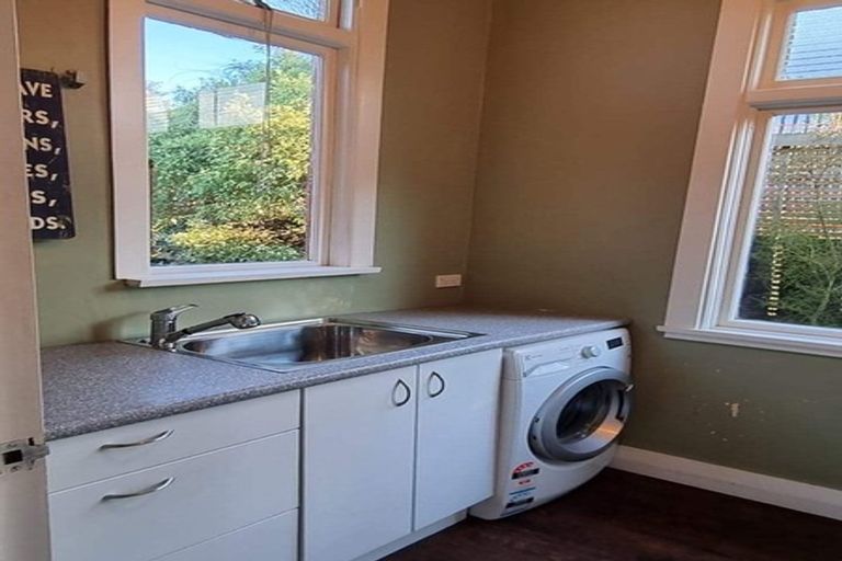 Photo of property in 1 Cossens Street, Balclutha, 9230