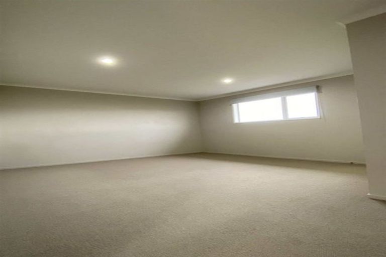 Photo of property in 5 Canyon Drive, Oteha, Auckland, 0632