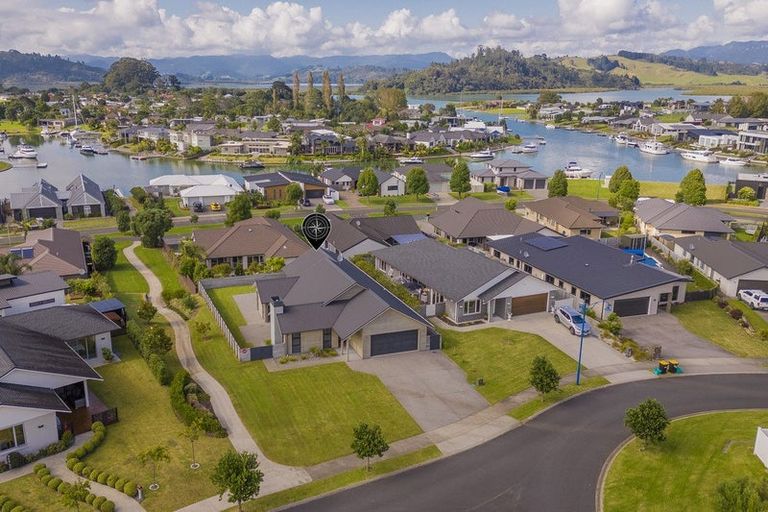 Photo of property in 10 Topping Place, Whitianga, 3510