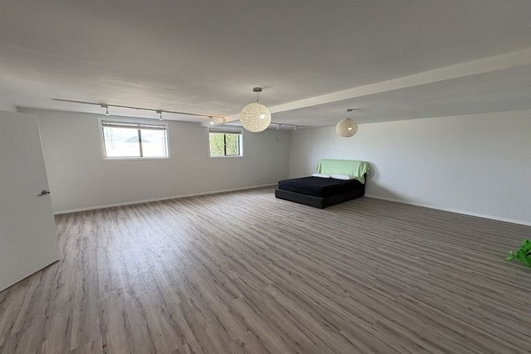 Photo of property in 2/851 Beach Road, Waiake, Auckland, 0630