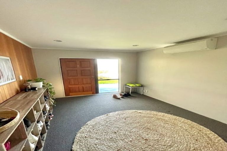 Photo of property in 1/13 Naviti Place, Browns Bay, Auckland, 0630