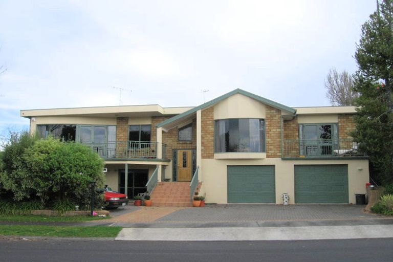 Photo of property in 1 Cattanach Street, St Andrews, Hamilton, 3200