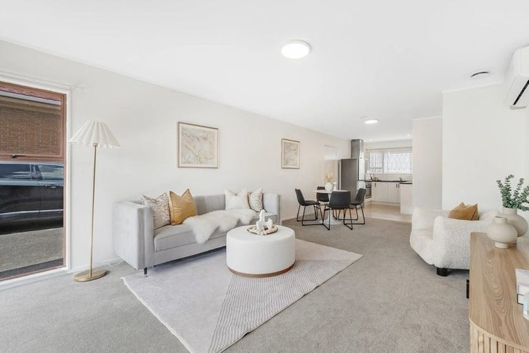 Photo of property in 2/38 Ballater Place, Highland Park, Auckland, 2010