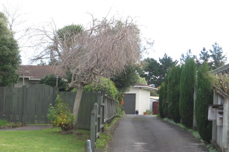 Photo of property in 2/43 Carnoustie Drive, Wattle Downs, Auckland, 2103