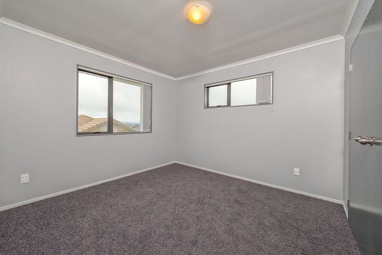 Photo of property in 8 Kokako Rise, Papakura, 2110