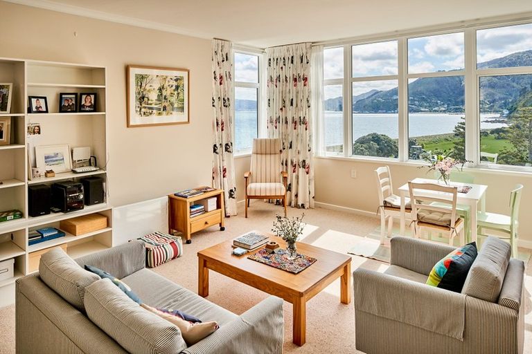 Photo of property in Rona House, 33 Rimu Street, Eastbourne, Lower Hutt, 5013