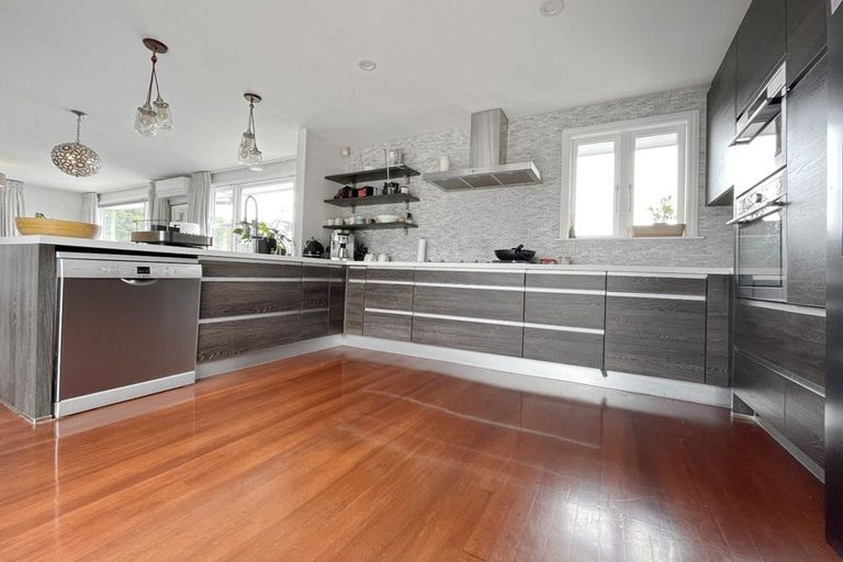 Photo of property in 95 Beazley Avenue, Paparangi, Wellington, 6037